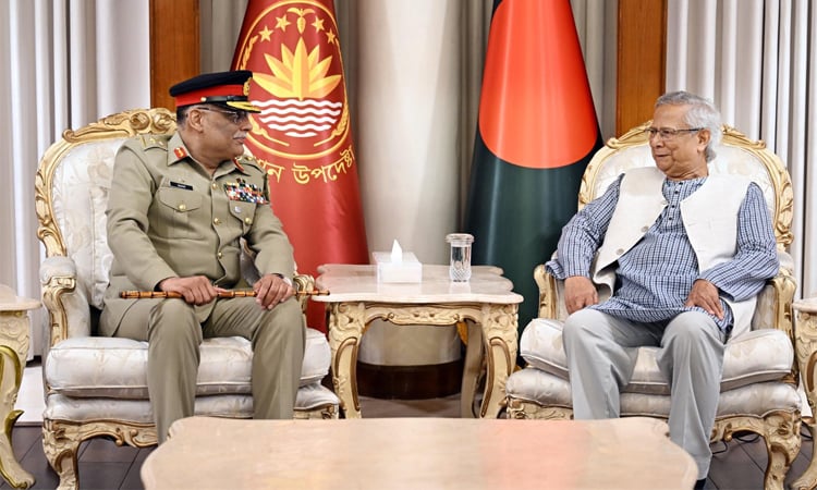 Pakistan’s Joint Chiefs Chairman Calls on Bangladesh Chief Adviser in Dhaka