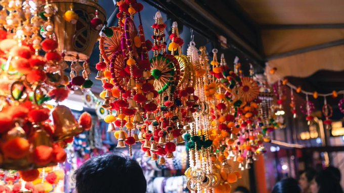 উত্তরপ্রদেশ সরকার, আজ সে রাজ্যের বিভিন্ন জেলায় দু’দিনের দিব্য দিওয়ালী মেলার আয়োজন করেছে