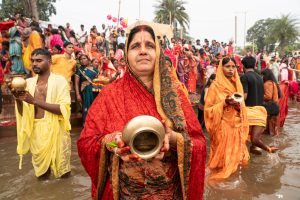 চারদিন ব্যাপী ছট পুজোর আজ তৃতীয় তথা প্রধানদিন, যা সন্ধ্যা অর্ঘ্য নামে পরিচিত। চারদিন ব্যাপী ছট পুজোর আজ তৃতীয় তথা প্রধানদিন, যা সন্ধ্যা অর্ঘ্য নামে পরিচিত।