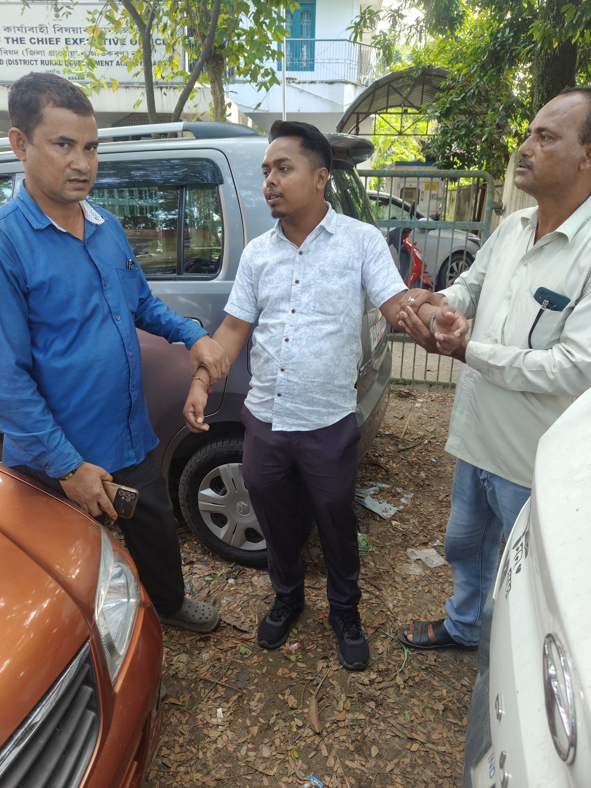 নগাঁও জিলাৰ যুটীয়া স্বাস্থ্য সেৱা সঞ্চালকালয়ৰ কাৰ্যালয়ত উৎকোচ লোৱাৰ অভিযোগত এজনক গ্ৰেপ্তাৰ