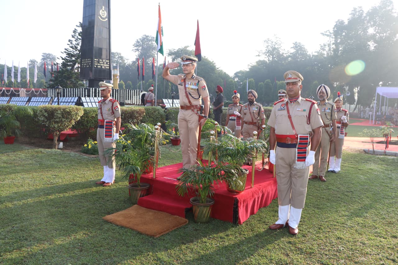 पंजाब में, जालंधर स्थित पंजाब सशस्त्र पुलिस ने राज्य स्तरीय पुलिस स्मृति दिवस मनाया