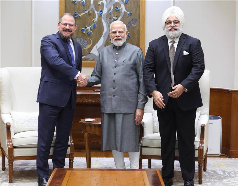 প্রধানমন্ত্রী নরেন্দ্র মোদী আজ কোয়ালকম কোম্পানির সভাপতি ও মুখ্য কার্যনির্বাহী আধিকারিক ক্রিশ্চিয়ানো আর আমনের সঙ্গে সাক্ষাৎ করেন