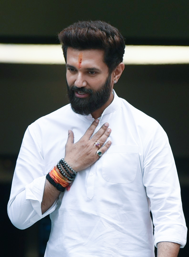 केंद्रीय मंत्री चिराग पासवान ने सीट बंटवारे के फॉर्मूले को लेकर महागठबंधन पर निशाना साधा
