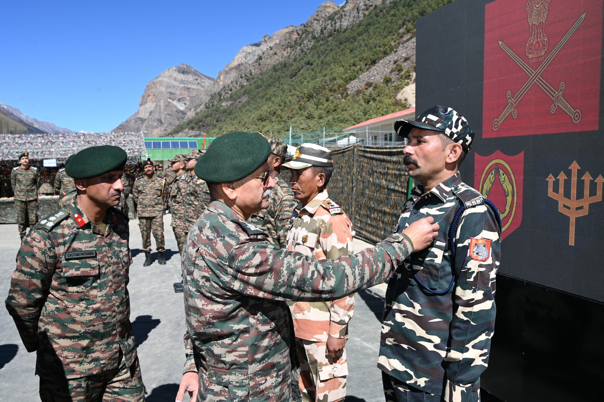 সেনাপ্রধান জেনারেল উপেন্দ্র দ্বিবেদী জানিয়েছেন নিরাপত্তা সংক্রান্ত চ্যালেঞ্জ মোকাবিলা করতে ভারতীয় সেনাবাহিনী সম্পূর্ণ প্রস্তুত।