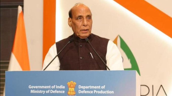 প্রতিরক্ষামন্ত্রী রাজনাথ সিং আজ নতুন দিল্লিতে ভারতীয় নৌ-বাহিনীর কমান্ডারদের দ্বিবার্ষিক সম্মেলনে দ্বিতীয় সংস্করণে ভাষণ দেবেন।