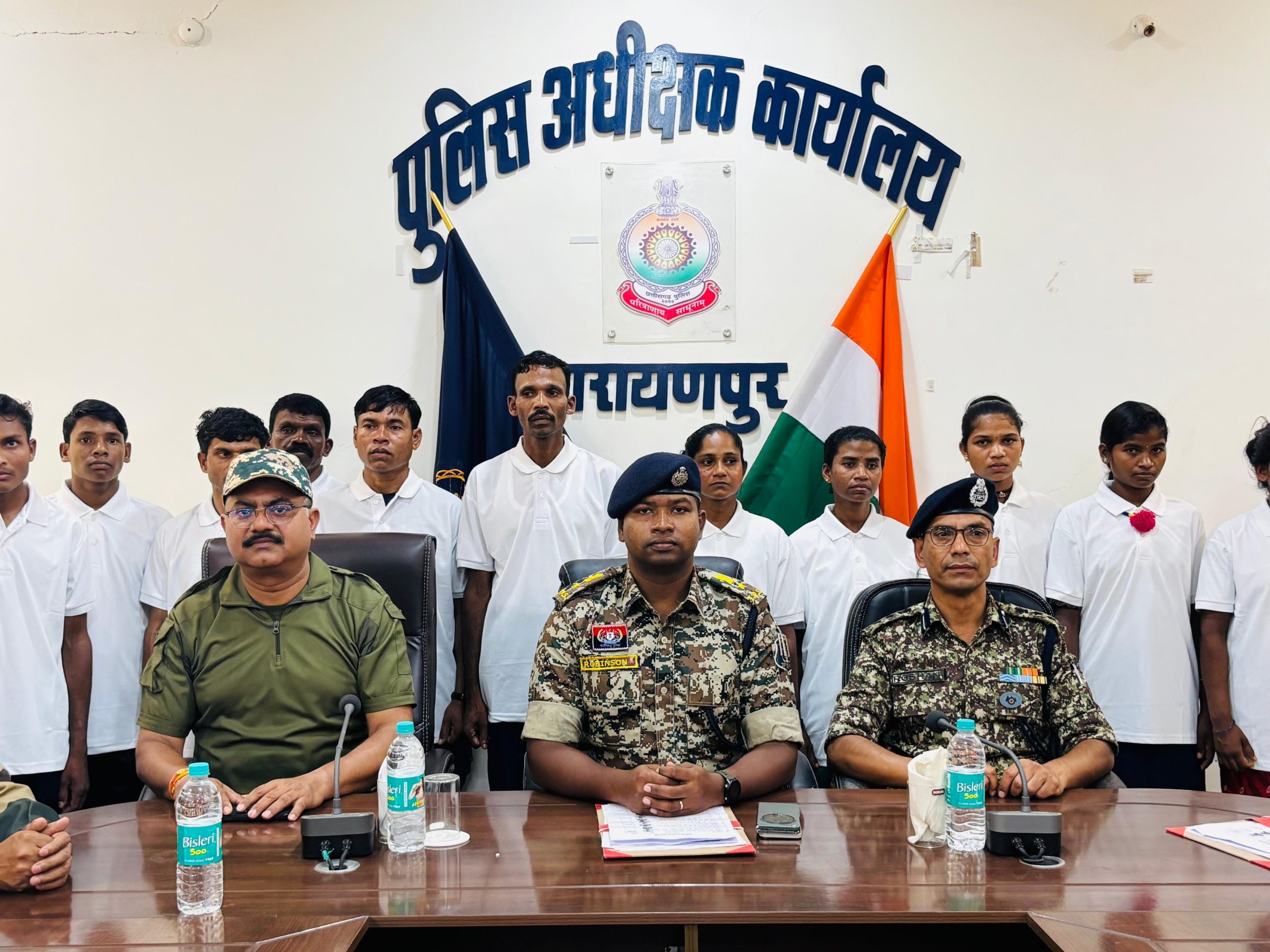 16 Maoists, Including 7 Women, Surrender in Chhattisgarh’s Narayanpur
