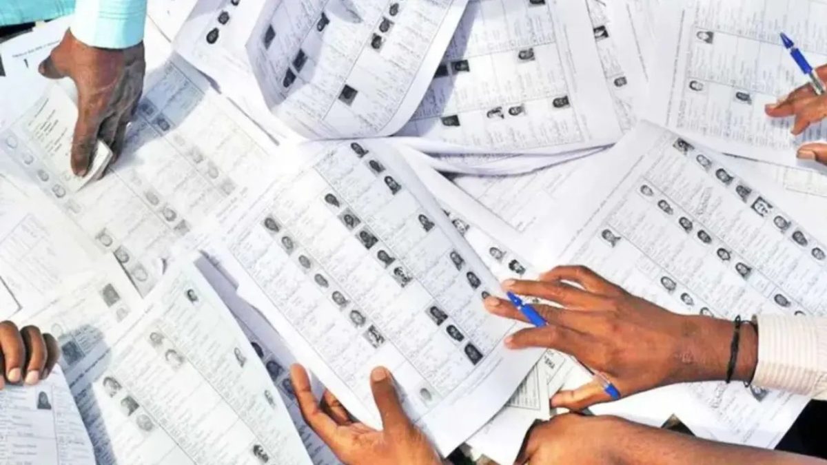 EC Issues Show Cause Notices to Over 1,000 Booth Level Officers in West Bengal