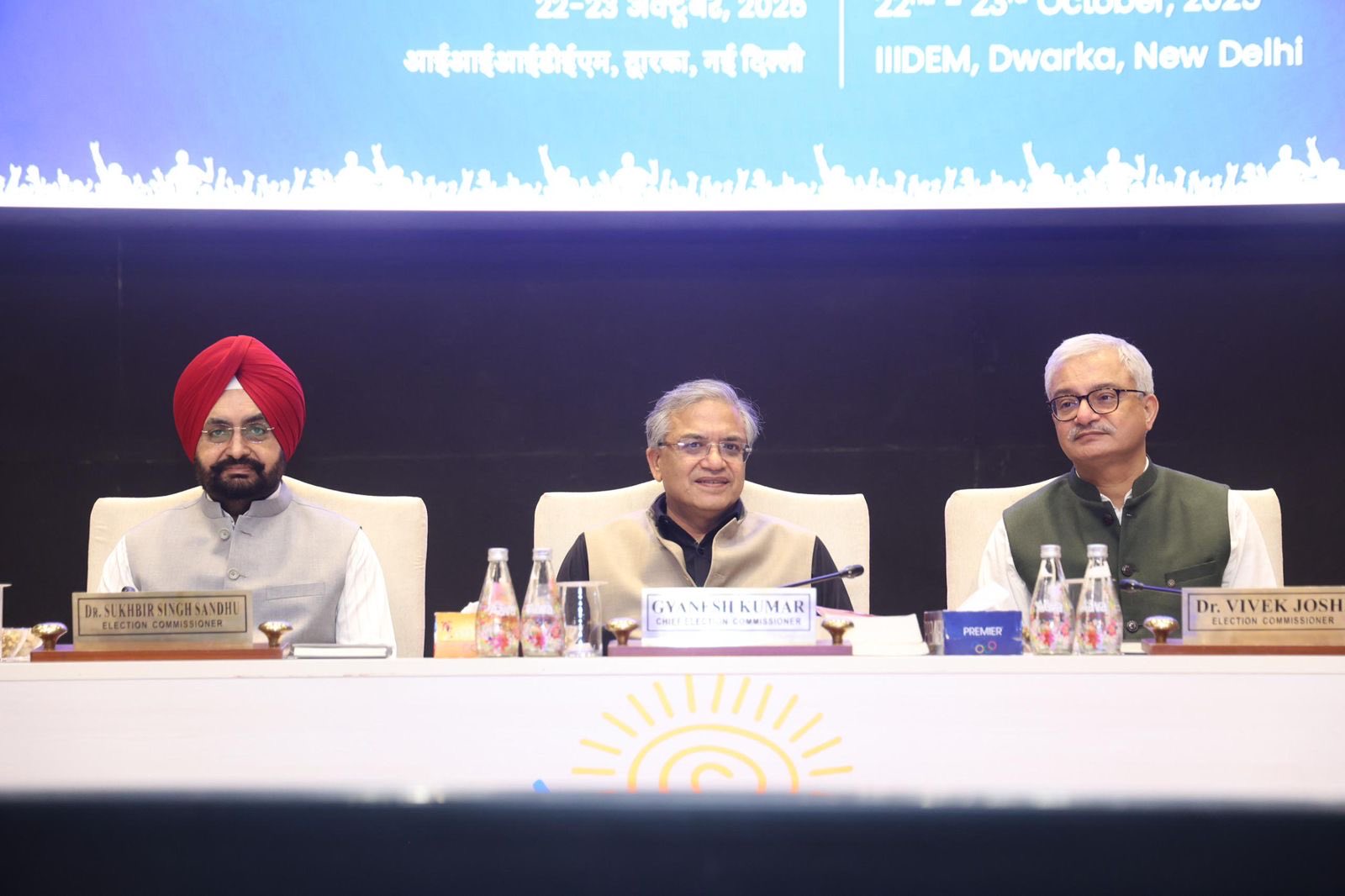 انتخابی کمیشن نے اعلیٰ چناؤ افسروں کو ہدایت دی ہے کہ وہ اپنی اپنی ریاستوں اور مرکز کے زیر انتظام علاقوں میں ووٹر فہرستوں پر خصوصی تفصیلی نظرِ ثانی کیلئے اپنی تیاریوں کو حتمی شکل دیں۔ اعلیٰ چناؤ افسروں کی دو روزہ کانفرنس کَل نئی دلی میں ختم ہوگئی۔