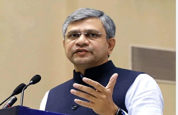 মোন্থাৰ সম্ভাব্য প্ৰভাৱৰ বাবে সতর্কতামূলক ব্যৱস্থা গ্রহণ কৰিবলৈ নিৰ্দেশ অশ্বিনী বৈষ্ণৱৰ