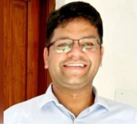 पुद्दुचेरी के वित्त सचिव यू. कृष्ण मोहन ने चक्रवात मोन्था के प्रभाव के आकलन के लिए यनम का दौरा किया