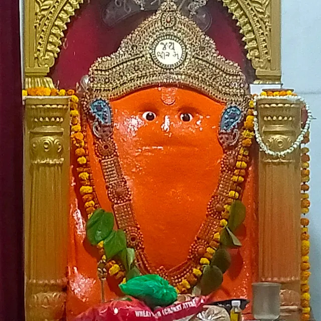 આજે કાળી ચૌદશે રાજ્યના વિવિધ મંદિરોમાં વિશેષ પૂજન અને હવનનું આયોજન – ગાંધીનગરના ડભોડામાં હનુમાનજીની મહાઆરતી કરવામાં આવી