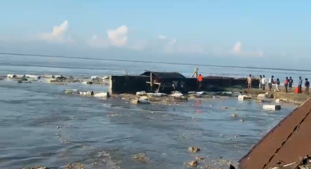 মহাবাহু ব্ৰহ্মপুত্ৰৰ খহনীয়াত ডিব্ৰুগড় মহানগৰৰ প্ৰতি ভাবুকি