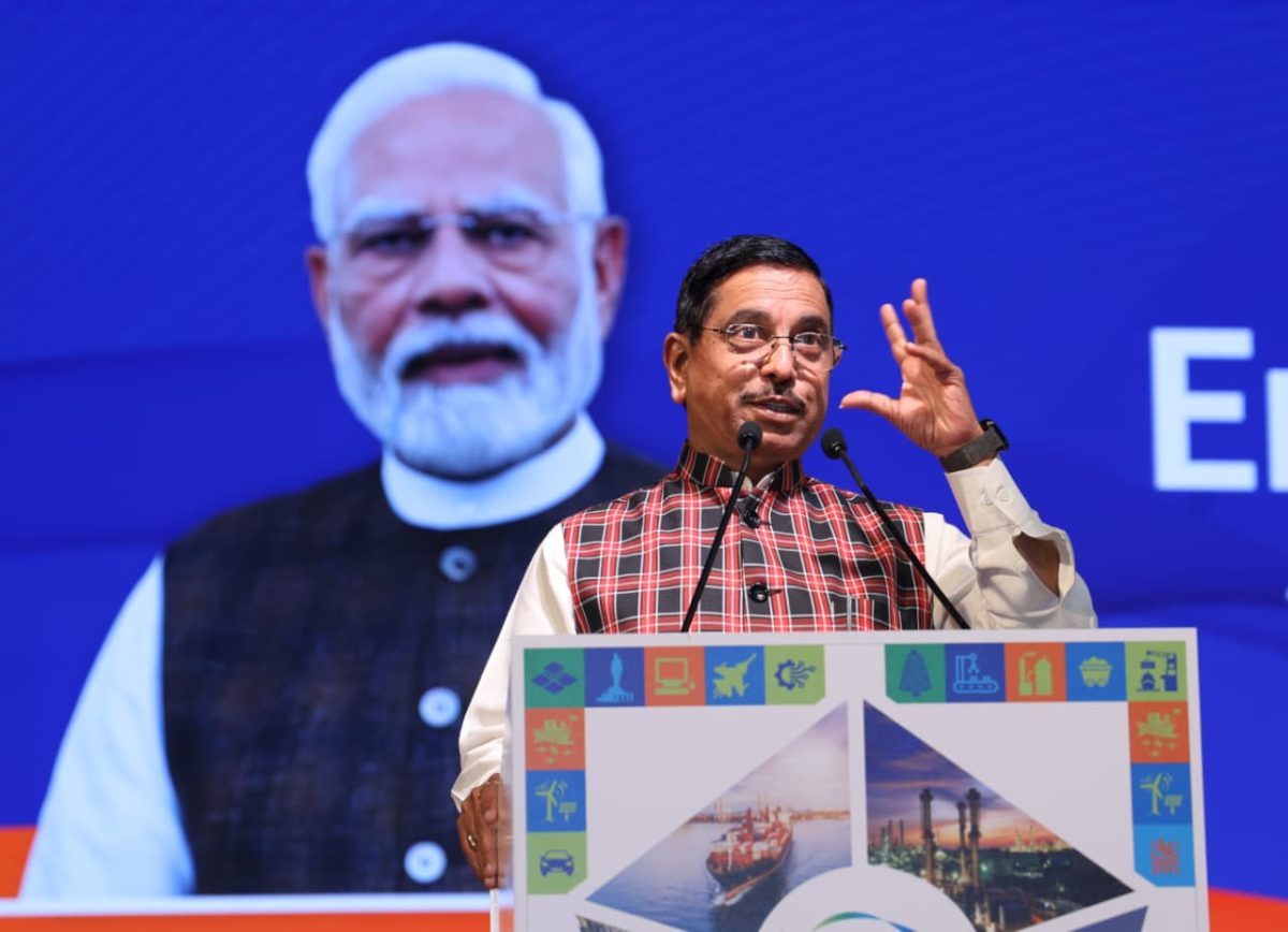 प्रधानमंत्री नरेंद्र मोदी के नेतृत्व में देश अभूतपूर्व ऊर्जा उपयोग में परिवर्तन का साक्षी बन रहा: प्रह्लाद जोशी