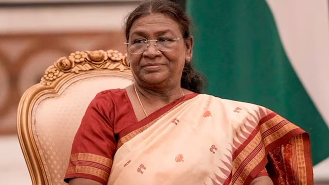राष्ट्रपति द्रौपदी मुर्मु ने गुजरात के गिर सोमनाथ स्थित सोमनाथ महादेव मंदिर में दर्शन किए