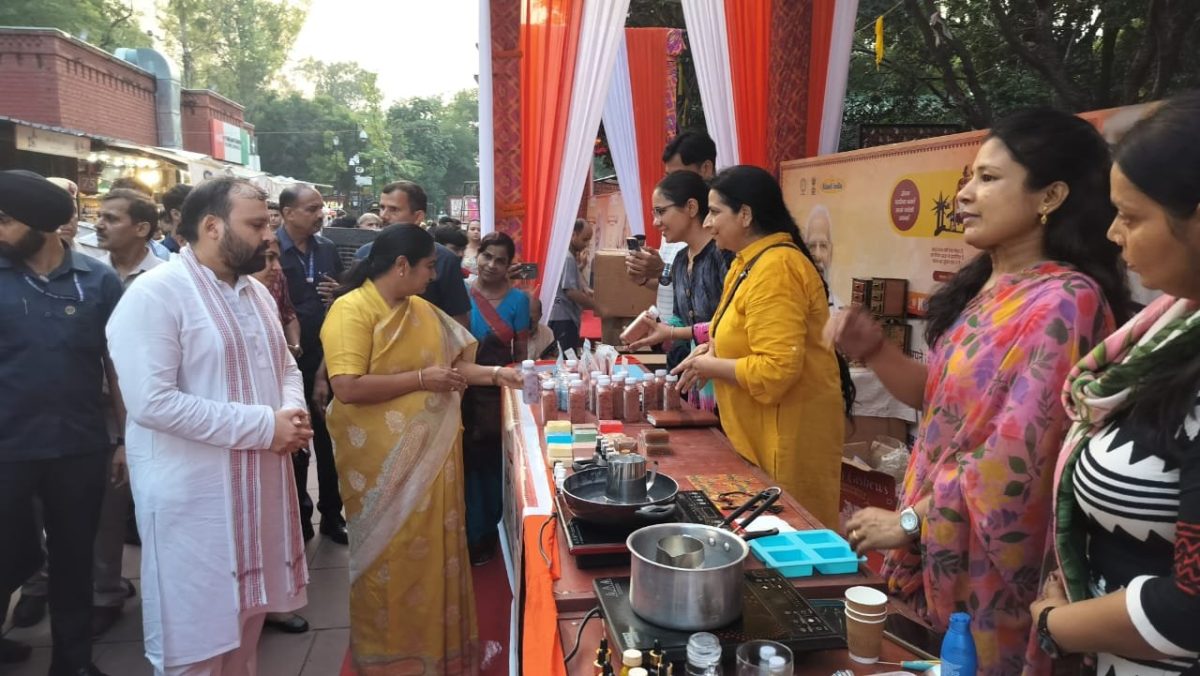 Delhi CM Rekha Gupta Inaugurates Khadi Exhibition at INA Delhi Haat