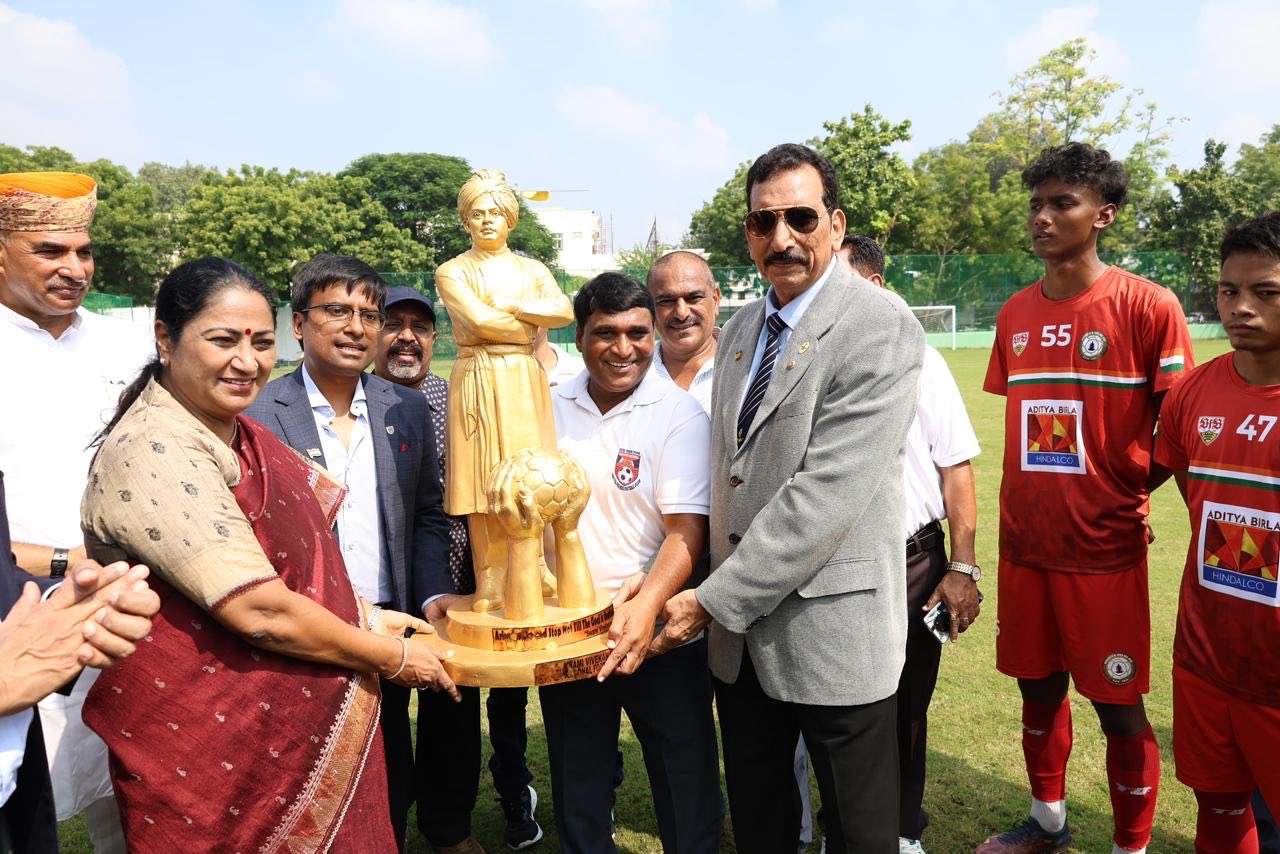 दिल्ली की मुख्यमंत्री रेखा गुप्ता ने सुदेवा फुटबॉल क्लब में नए मैदान का उद्घाटन किया