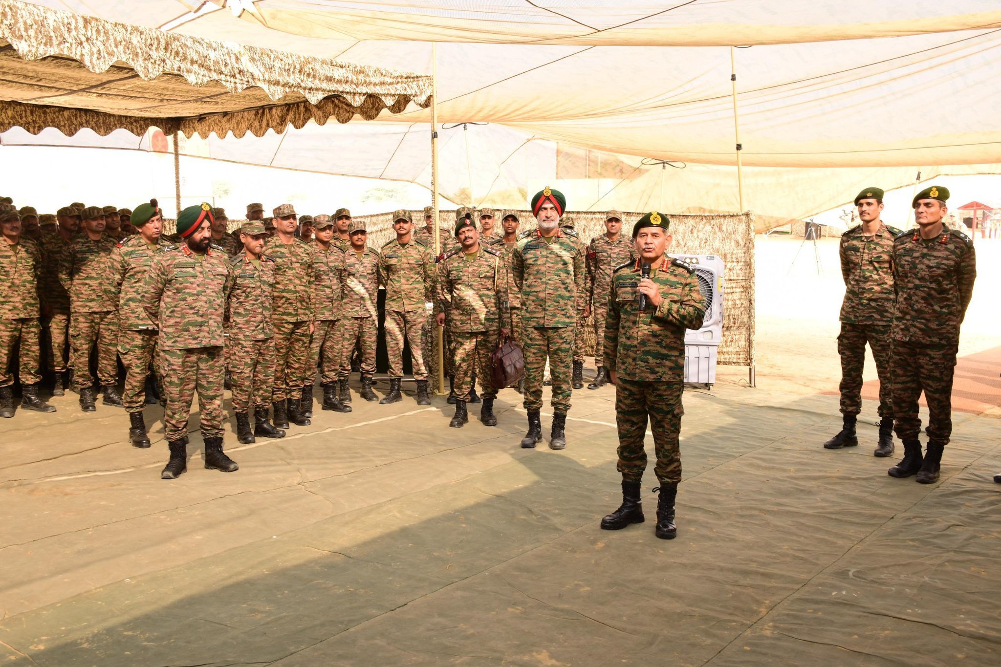 સેના પ્રમુખ જનરલે ચેતવણી આપી છે કે, જો પાકિસ્તાન કોઈ નવી પ્રતિકૂળ કાર્યવાહી કરશે તો ઇતિહાસમાં ટકી રહેવા અથવા ઇતિહાસ બની જવા તૈયાર રહેવું પડશે.