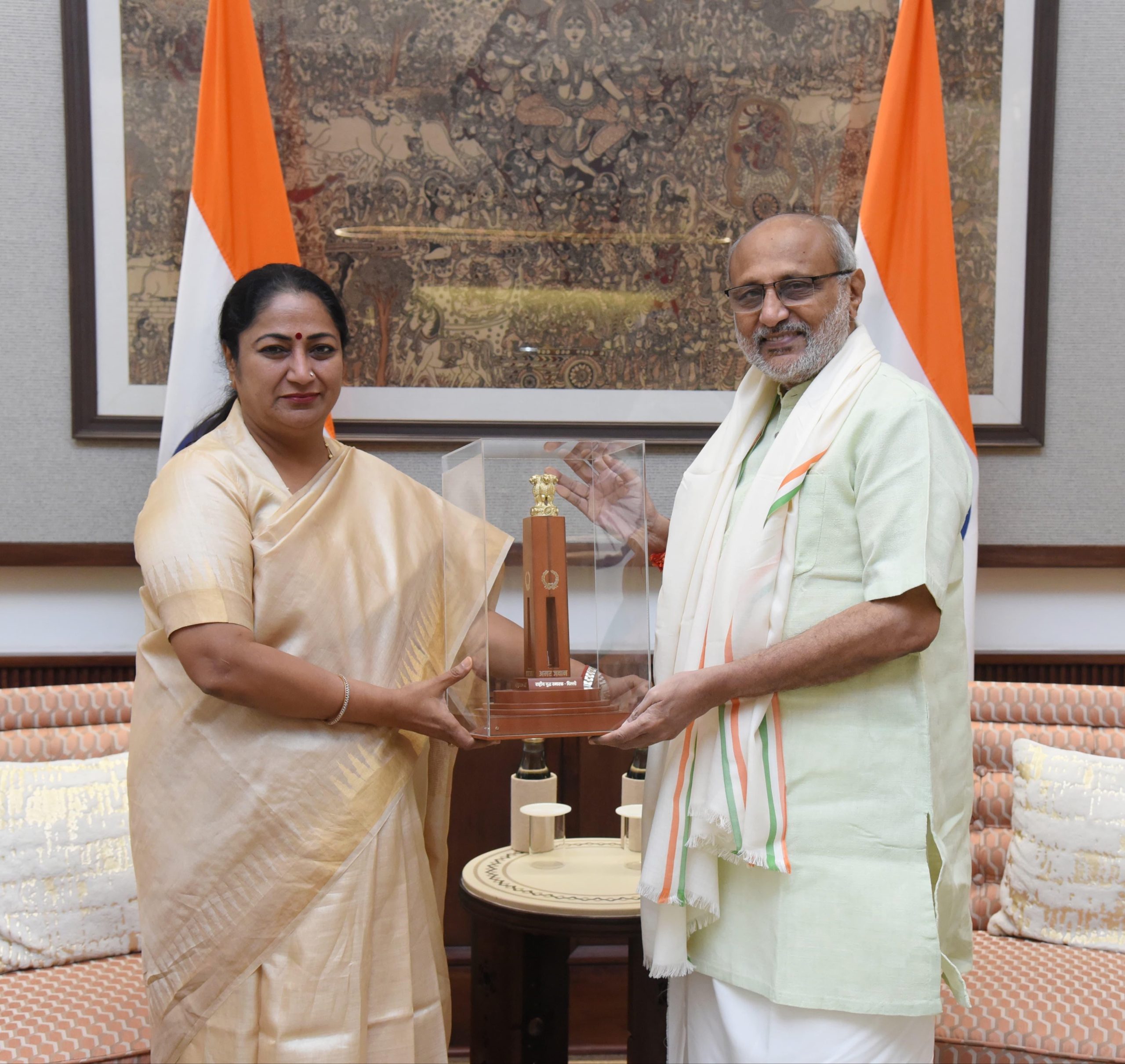 दिल्ली की मुख्यमंत्री रेखा गुप्ता ने उपराष्ट्रपति सी. पी. राधाकृष्णन से मुलाकात की