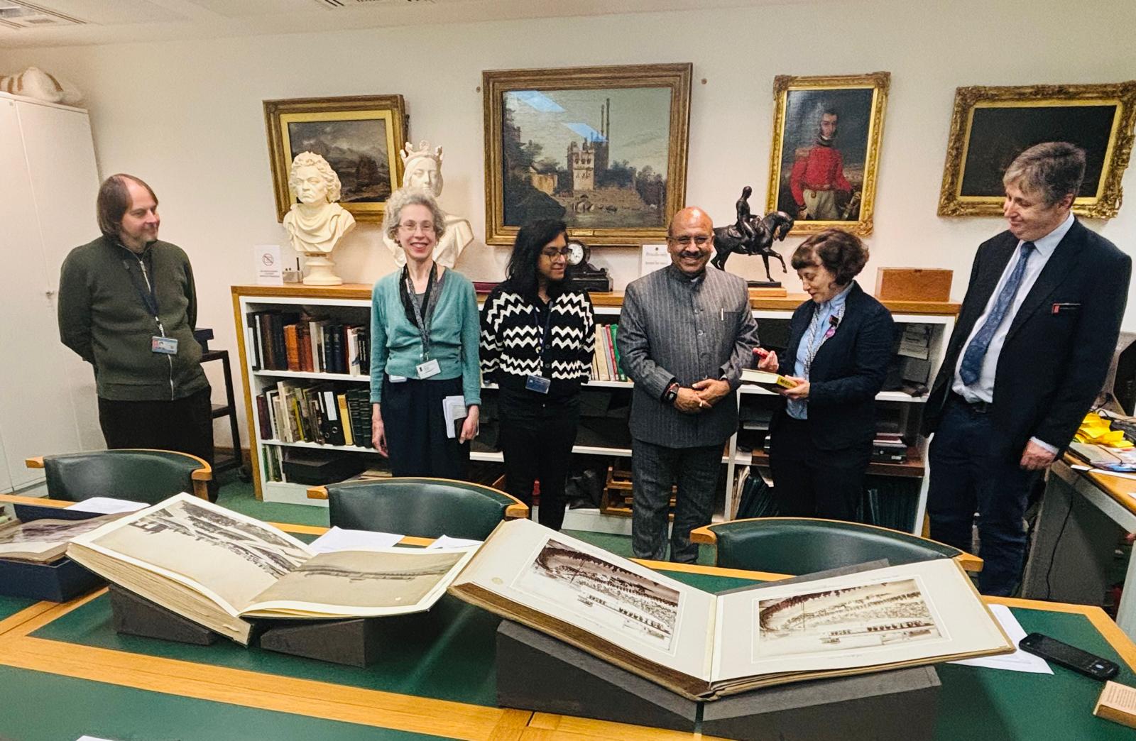 दिल्ली विधानसभा अध्यक्ष विजेंद्र गुप्ता ने लंदन में ब्रिटिश लाइब्रेरी का दौरा किया