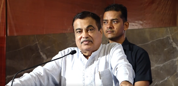 शेतकऱ्यांनी बाजारपेठेच्या मागणीनुसार पीकपद्धतीत बदल करून उत्पन्नवाढ करावी-नितीन गडकरी