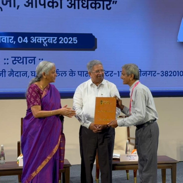 કેન્દ્રીય નાણામંત્રી નિર્મલા સીતારમણે ગાંધીનગરથી રાષ્ટ્રવ્યાપી “તમારી મૂડી, તમારા અધિકારો” અભિયાન શરૂ કર્યું