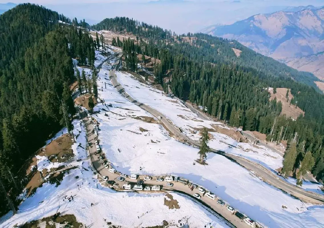BRO launches snow clearance on Mughal Road after fresh snowfall in higher reaches