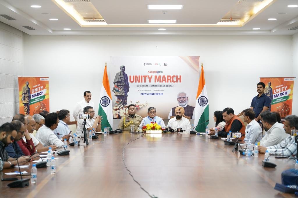 पंजाब के राज्यपाल गुलाब चंद कटारिया ने चंडीगढ़ में ‘सरदार@150 – एकता मार्च’ अभियान की शुरुआत की