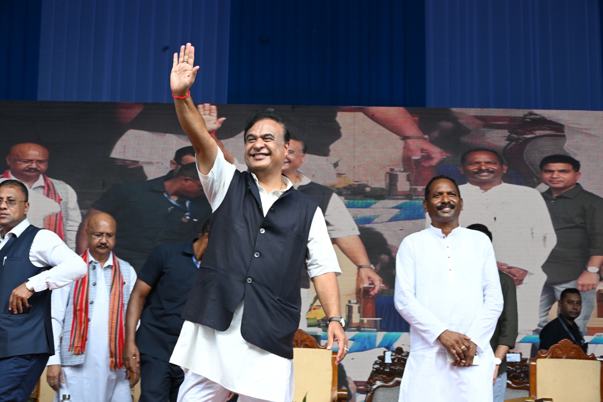 কাইলৈ ধেমাজিৰ চিমেন চাপৰিত মুখ্যমন্ত্ৰী ড০ হিমন্ত বিশ্ব শৰ্মাই আত্মসহায়ক গোটৰ মহিলাক চেক বিতৰণ কৰিব