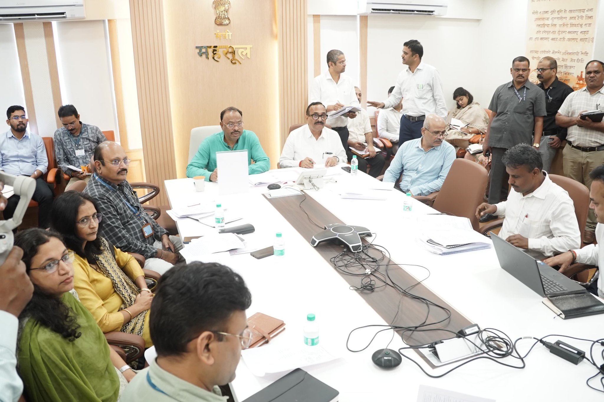 ओबीसी विद्यार्थ्यांसाठीच्या वसतीगृहासाठी जमीन अधिग्रहित करण्याचे महसूल मंत्र्यांचे आदेश