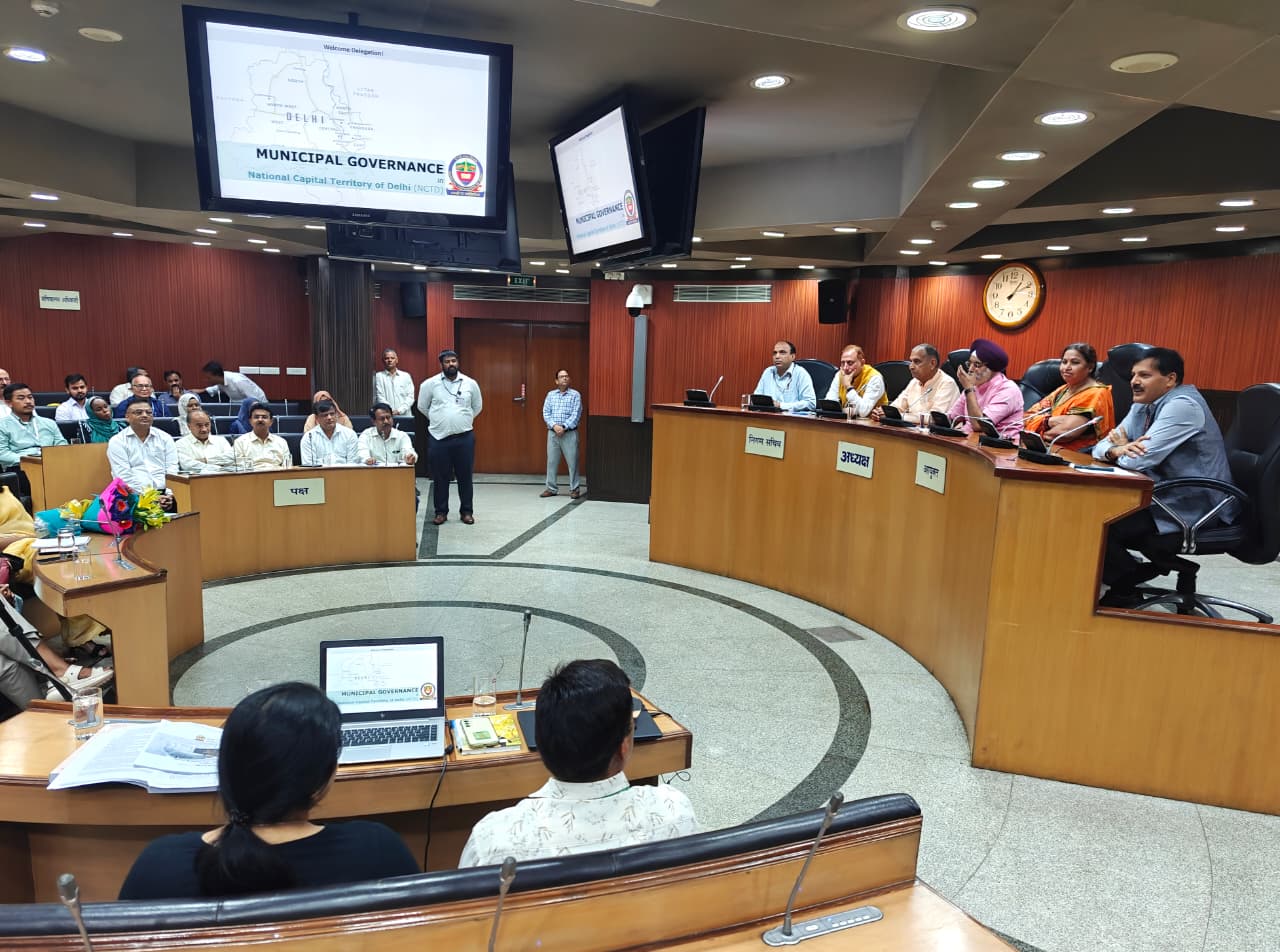 मालदीव और नेपाल सहित लगभग 30 सदस्यों के अंतरराष्ट्रीय प्रतिनिधिमंडल ने  दिल्ली के महापौर राजा इकबाल सिंह से मुलाकात की