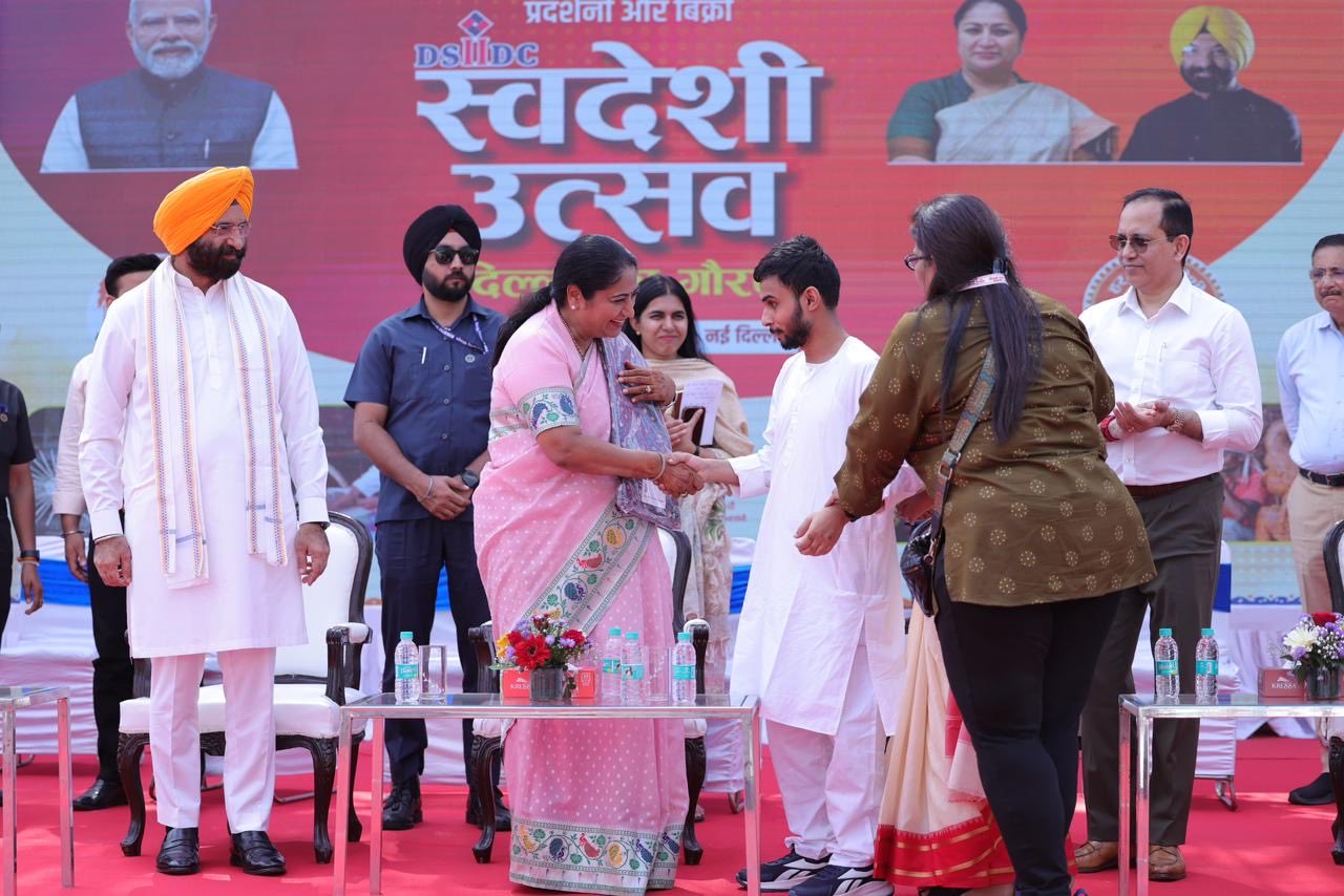 दिल्ली: मुख्यमंत्री रेखा गुप्ता ने स्वदेशी उत्सव का शुभारंभ किया