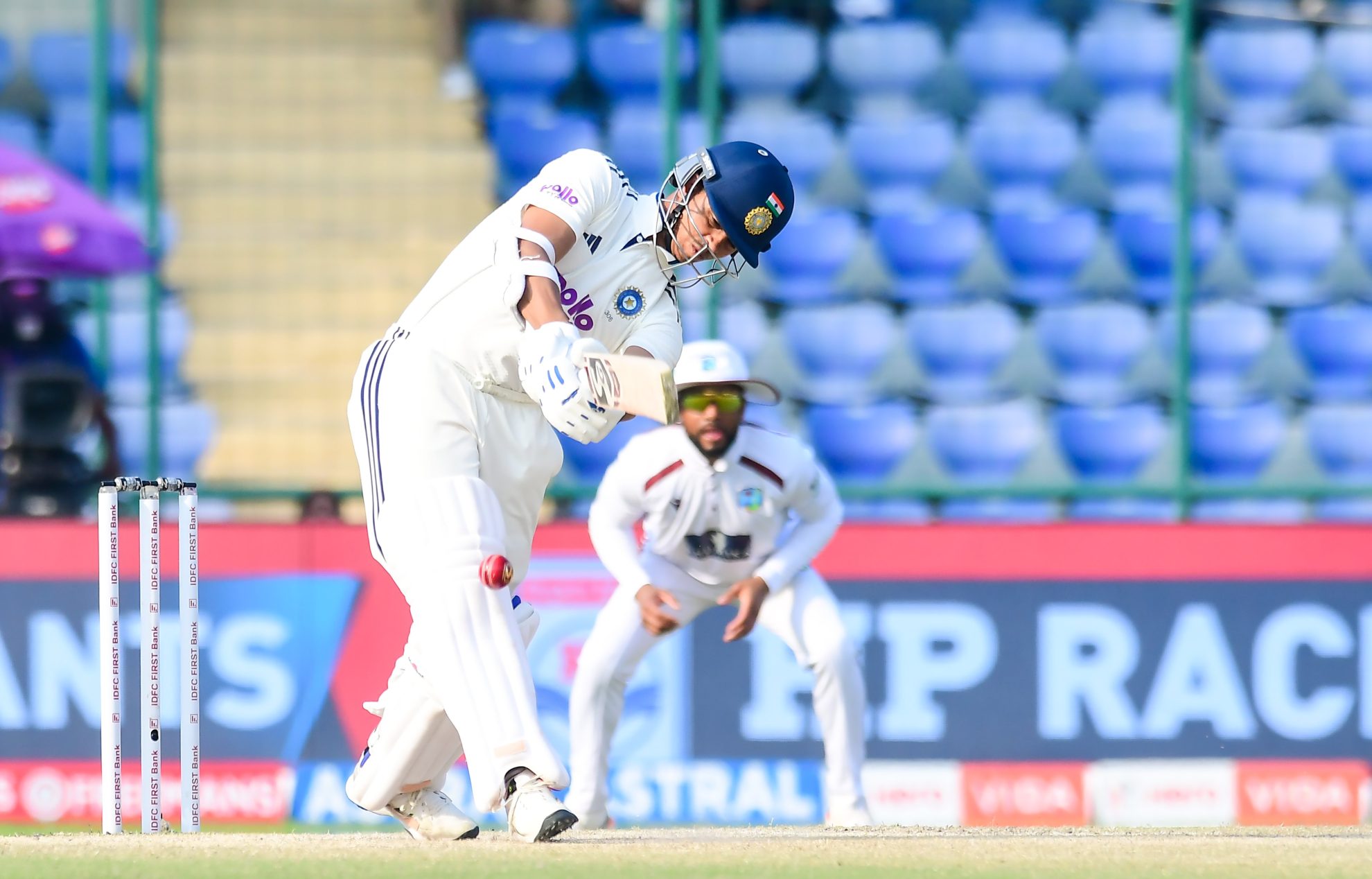 ક્રિકેટમાં, ભારતે દિલ્હીમાં રમાયેલી બીજી ટેસ્ટમાં વેસ્ટ ઈન્ડિઝને સાત વિકેટથી હરાવ્યું.