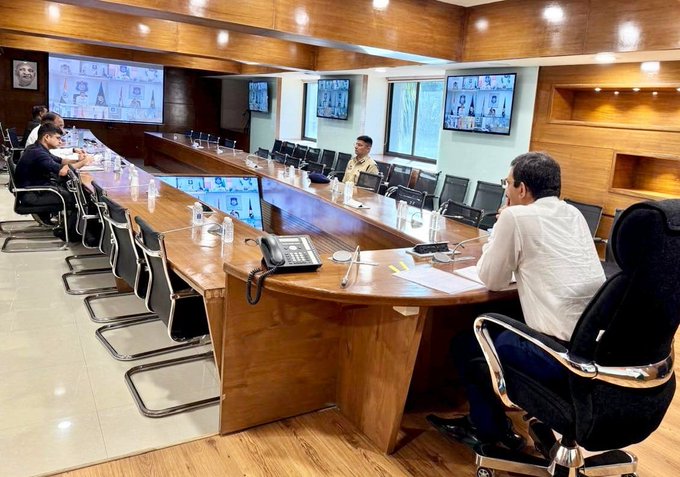 રાજ્ય પોલીસ વડા વિકાસ સહાયે દિવાળીના તહેવારમાં કાયદો-વ્યવસ્થાની સ્થિતિ જાળવવા રાજ્યના પોલીસ અધિકારીઓ સાથે બેઠક યોજી