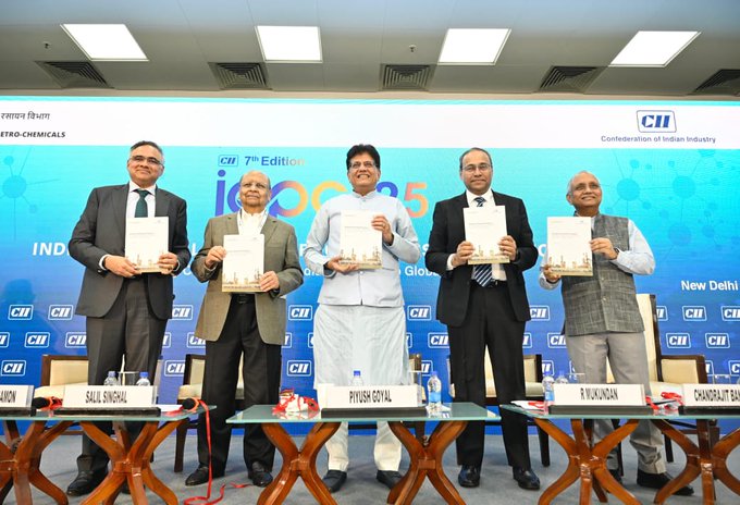 वाणिज्य एवं उद्योग मंत्री पीयूष गोयल ने सीआईआई द्वारा आयोजित सातवें भारतीय रसायन एवं पेट्रोरसायन सम्मेलन को संबोधित किया