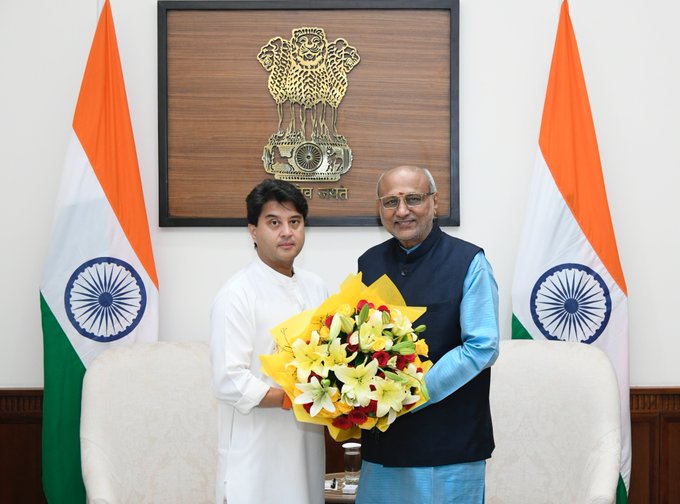 Union Minister Jyotiraditya Scindia briefs Vice President on Telecom, DoNER Initiatives
