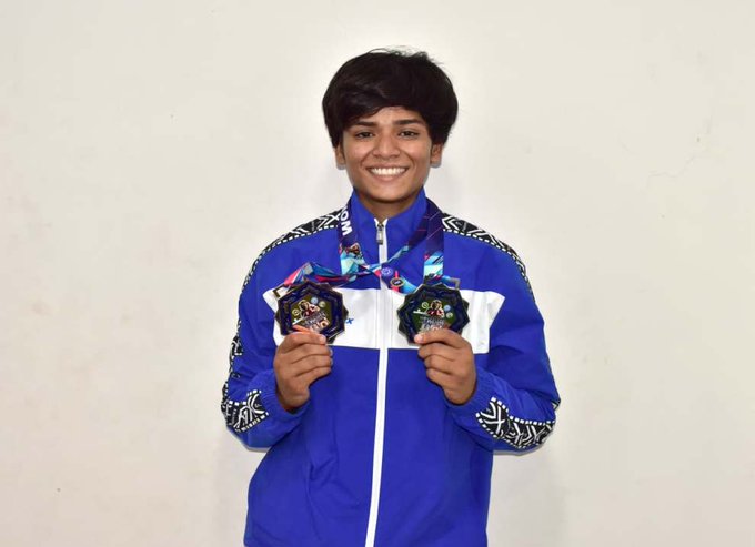 વડોદરાનાં કિક-બૉક્સિંગનાં ખેલાડી ડિન્કલ ગોરખાએ ઉઝબેકિસ્તાનમાં રમાયેલા કિક-બૉક્સિંગ વિશ્વ કપમાં બે ચંદ્રક જીત્યાં
