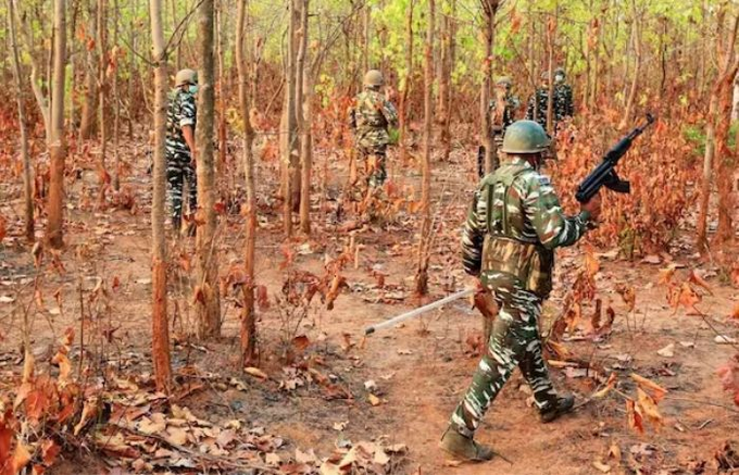 छत्तीसगडमध्ये २०८ नक्षलवाद्यांचं आत्मसमर्पण