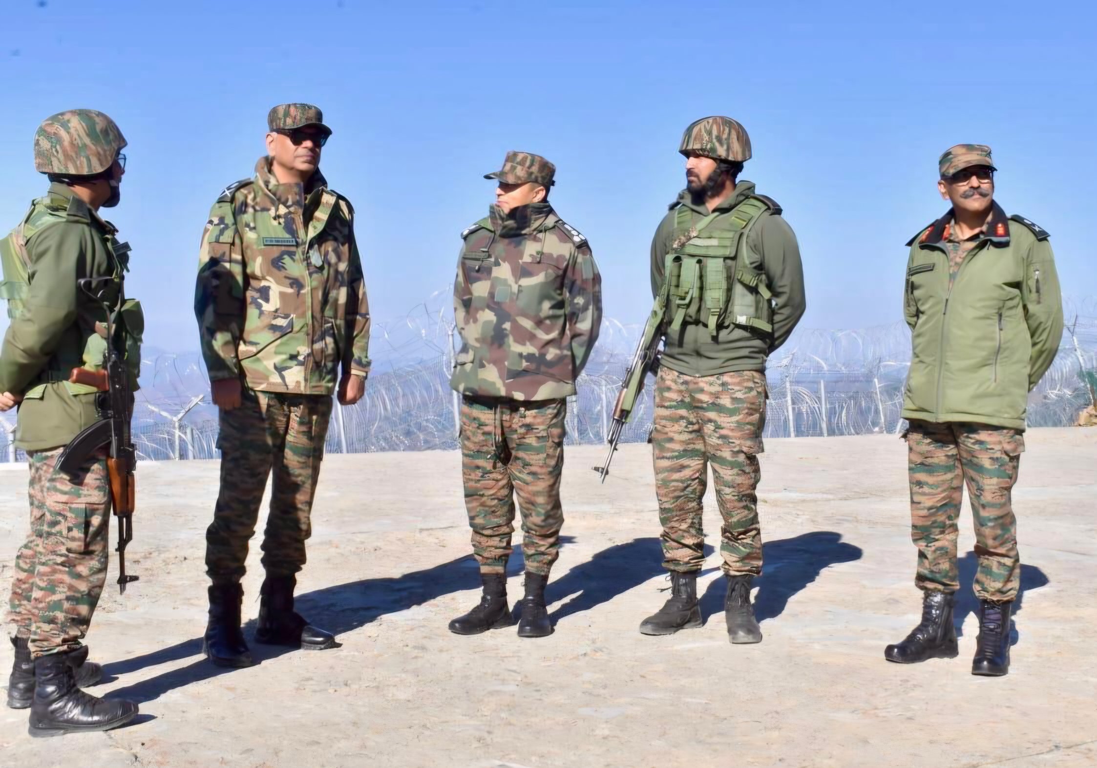 लेफ्टिनेंट जनरल पी. के. मिश्रा ने राजौरी-पुंछ सेक्टरों में नियंत्रण रेखा पर तैयारियों की समीक्षा की