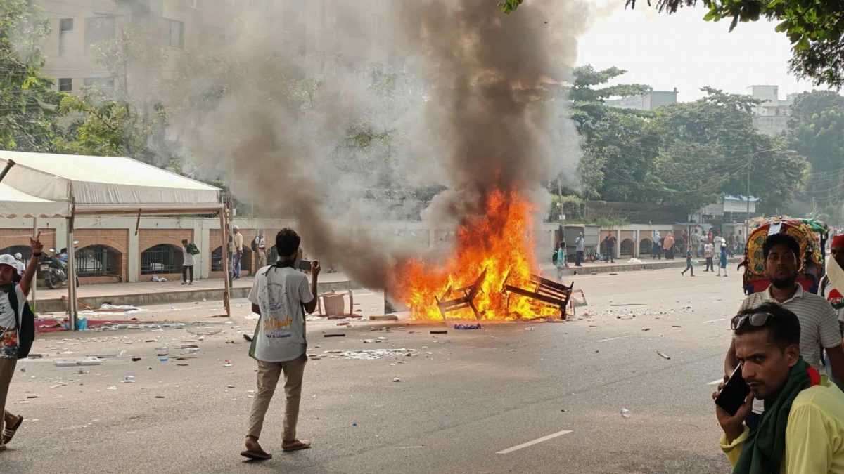 Violent Clashes Erupt Near Bangladesh Parliament Ahead of July Charter Signing