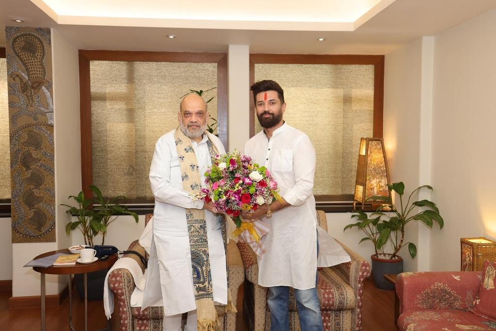 Senior BJP leader and HM Amit Shah Meets Chirag Paswan, Nitish Kumar Ahead of Bihar Polls