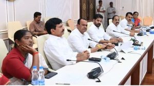 स्थानिक स्वराज्य संस्थांच्या निवडणुका लढवण्यासाठी कमाल २ अपत्यांचा निर्बंध हटवण्याचा तेलंगणा सरकारचा निर्णय