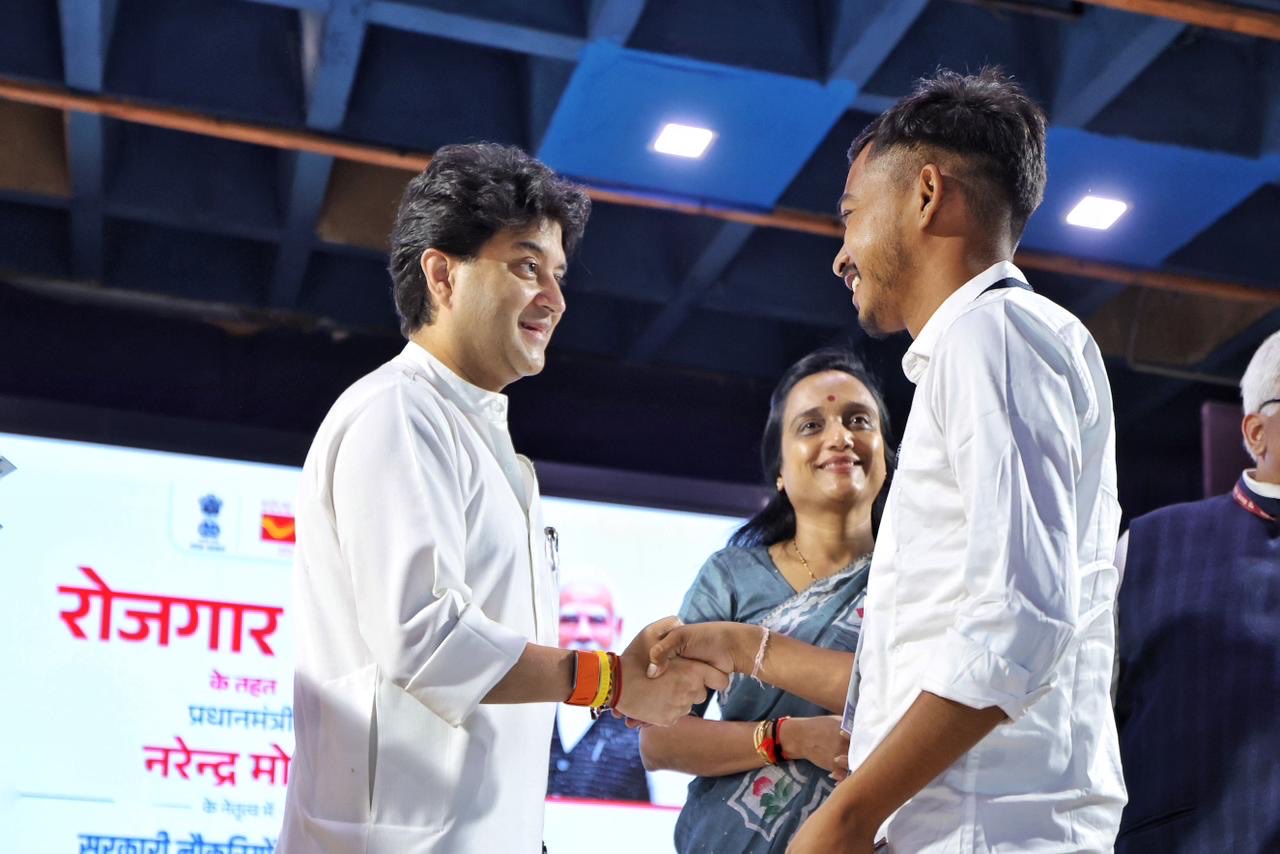 Union Minister Jyotiraditya Scindia Distribute Appointment Letters at Rojgar Mela in Gujarat