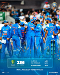 3rd ODI Cricket: भारतापुढे विजयासाठी २३७ धावांचं आव्हान 3rd ODI Cricket: भारतापुढे विजयासाठी २३७ धावांचं आव्हान