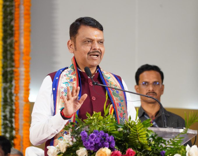 सर्वज्ञ चक्रधर स्वामींची  विचारसरणी राज्यासह देशासाठी महत्वाची-मुख्यमंत्री