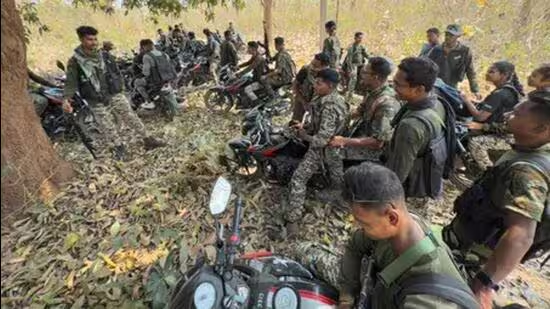21 Maoists Surrender in Kanker, Chhattisgarh