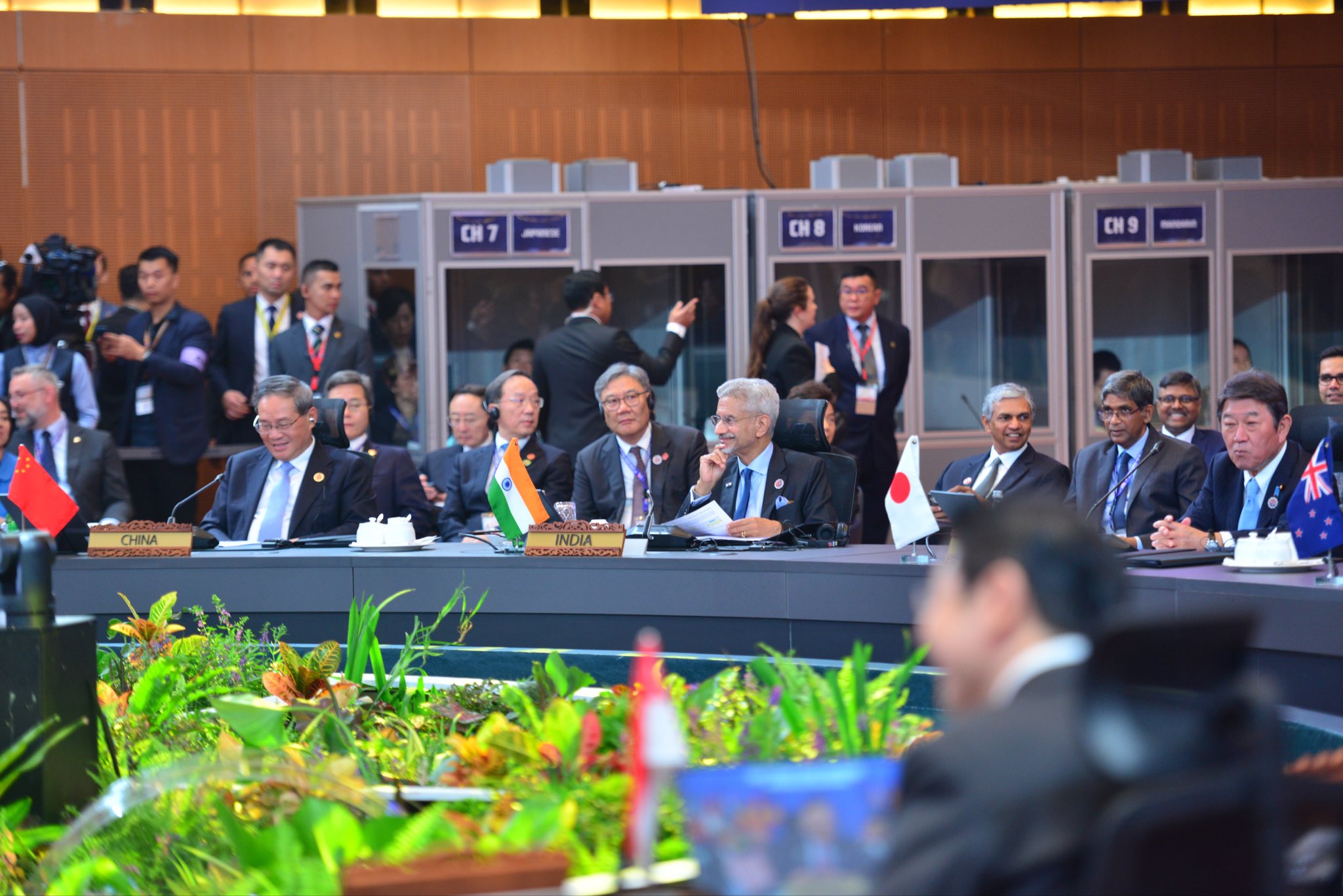 EAM Dr S. Jaishankar Meets Counterparts from Japan, Malaysia, Brazil and Brunei at ASEAN Summit