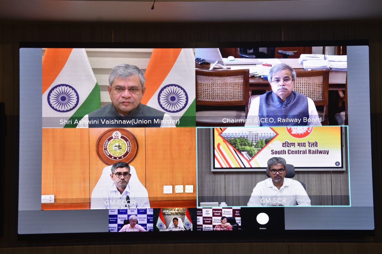 Railways Minister Ashwini Vaishnaw Reviews Restoration Efforts with Andhra, Odisha CMs Post Cyclone Montha