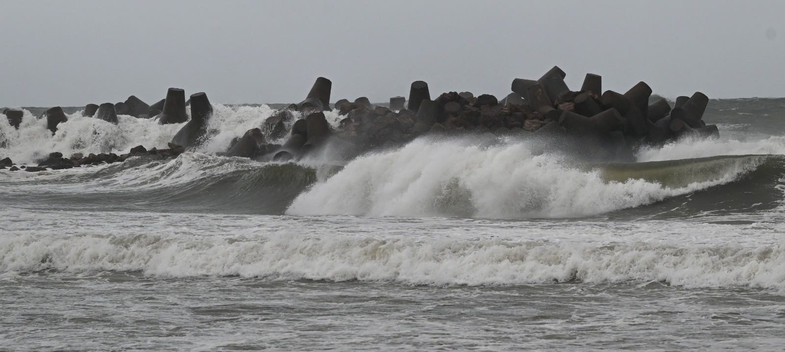 હવામાન વિજ્ઞાન વિભાગે જણાવ્યું, ચક્રવાત મૉન્થા, કાંઠા પર પહોંચ્યા બાદ હવે નબળું પડી ગયું