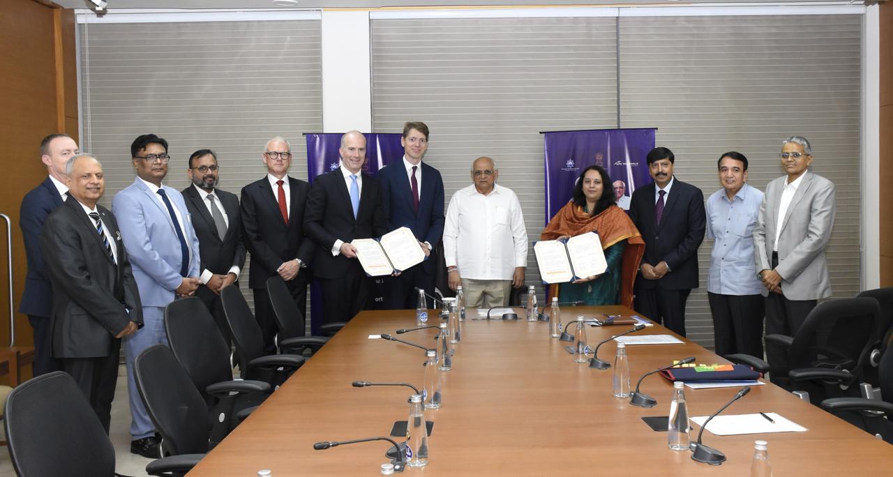 ગુજરાત સમૂદ્રી બૉર્ડ અને પીપાવાવ બંદર લિમિટેડ વચ્ચે 17 હજાર કરોડ રૂપિયાની સમજૂતી કરાર – 25 હજાર રોજગારીનું સર્જન થશે.