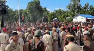 জুবিন গাৰ্গৰ মৃত্যুৰ ঘটনাত অভিযুক্ত ৫জনক  বাক্সাৰ কাৰাগাৰলৈ নিয়াৰ সময়ত উত্তপ্ত পৰিস্থিতি